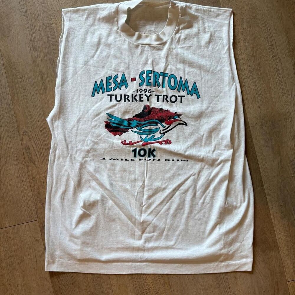 Gildan Men's White and Cream T-shirt